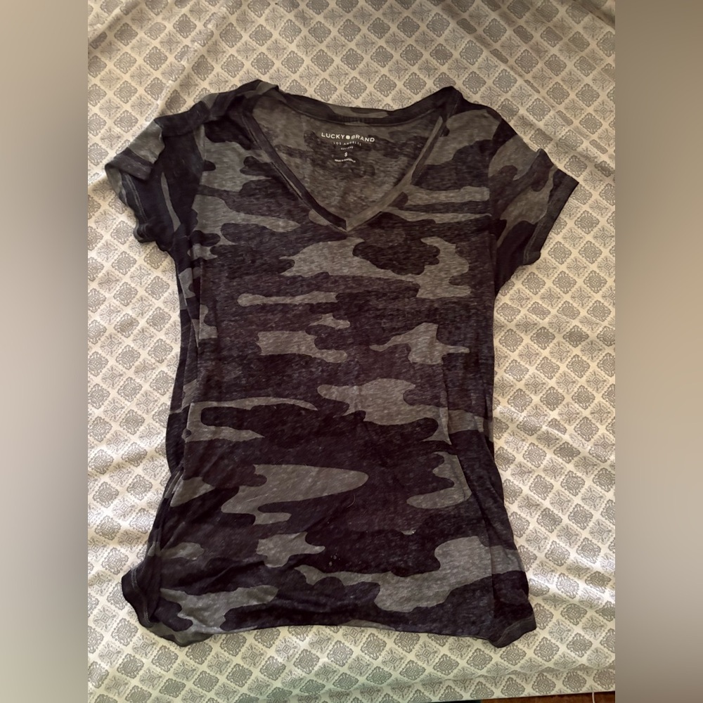 Lucky Brand Women's Black & Gray Camo V-Neck Tee